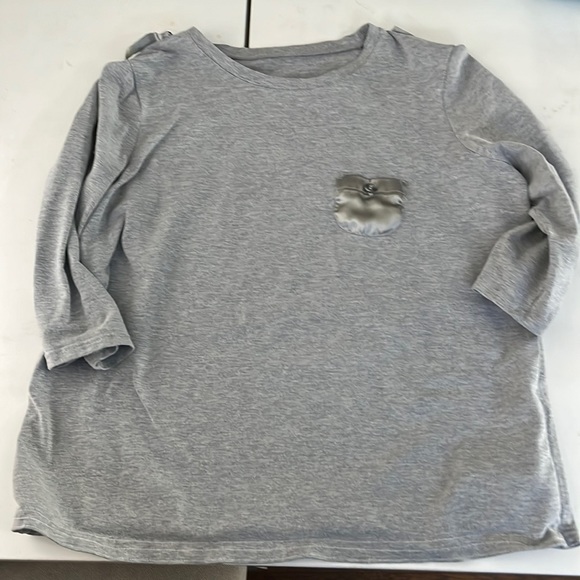 Gray quarter sleeve knit shirt with contrast pocket and epaulet detail - Picture 3 of 5